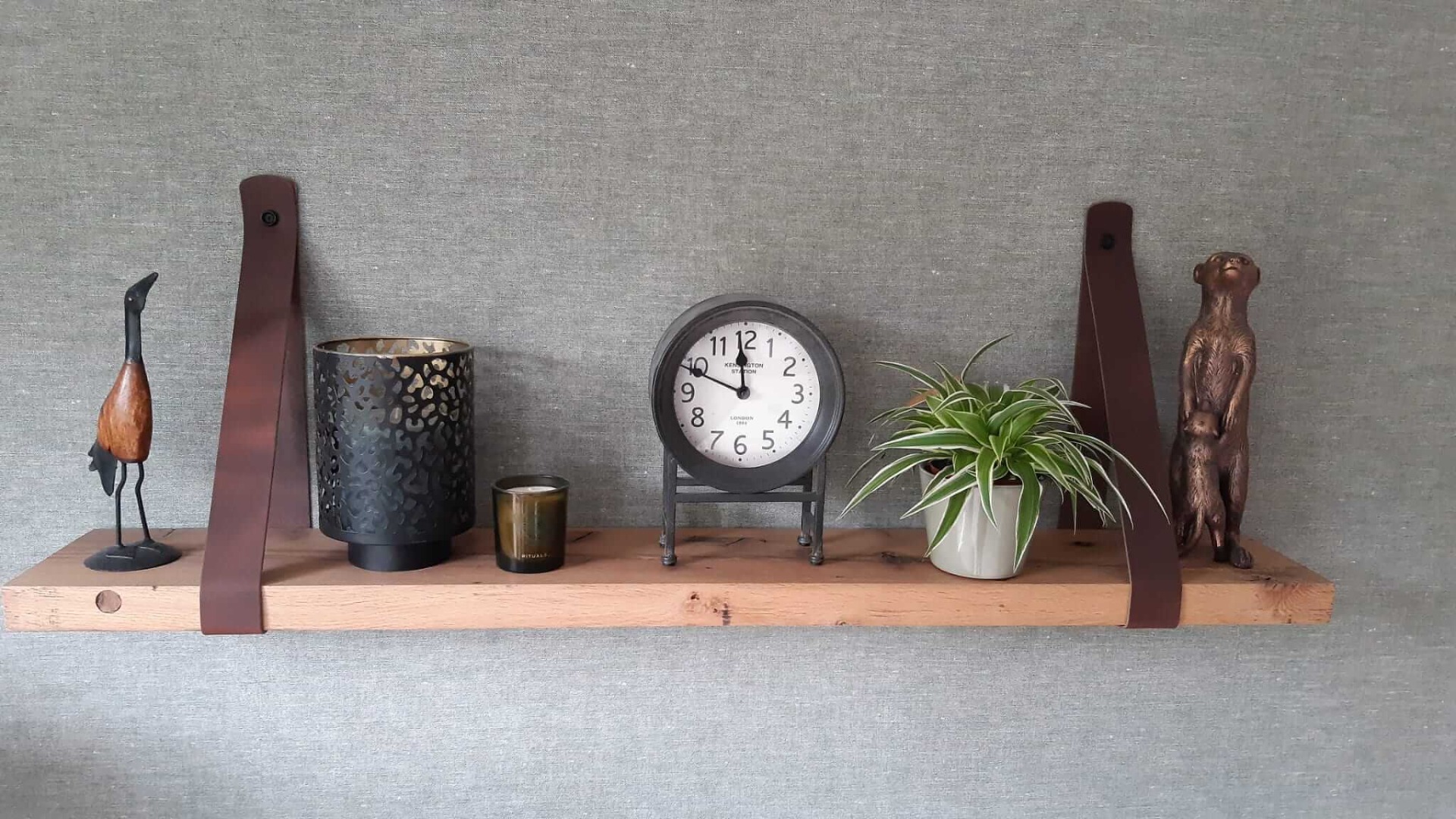 Wandplank in de woonkamer